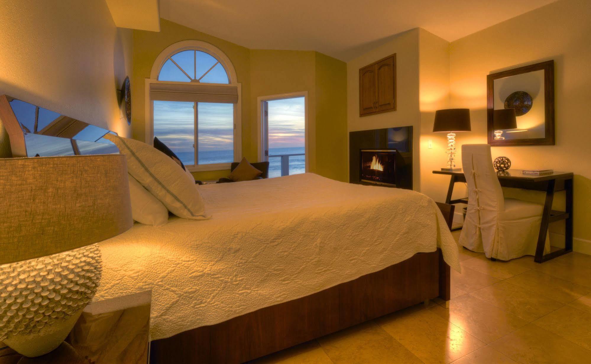 The Oceanfront Stay On Miramarbeach Hmb El Granada Eksteriør billede